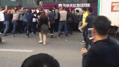 公交车起火6人死亡，公交车起火6人死亡事故